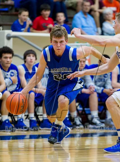 Thumbnail 3 in La Vernia vs. Bandera (UIL 3A Bi-District) photogallery.