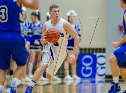 Thumbnail 1 in La Vernia vs. Bandera (UIL 3A Bi-District) photogallery.