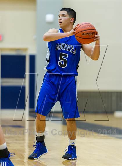 Thumbnail 3 in La Vernia vs. Bandera (UIL 3A Bi-District) photogallery.