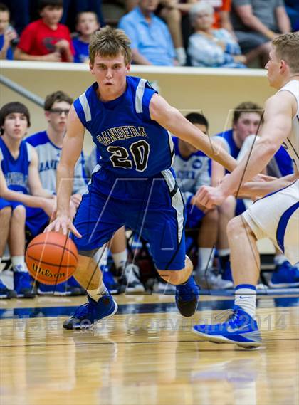 Thumbnail 2 in La Vernia vs. Bandera (UIL 3A Bi-District) photogallery.