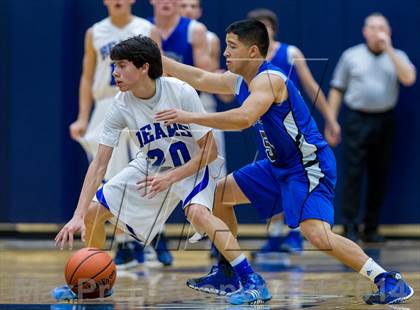 Thumbnail 1 in La Vernia vs. Bandera (UIL 3A Bi-District) photogallery.