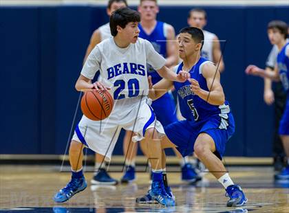 Thumbnail 3 in La Vernia vs. Bandera (UIL 3A Bi-District) photogallery.