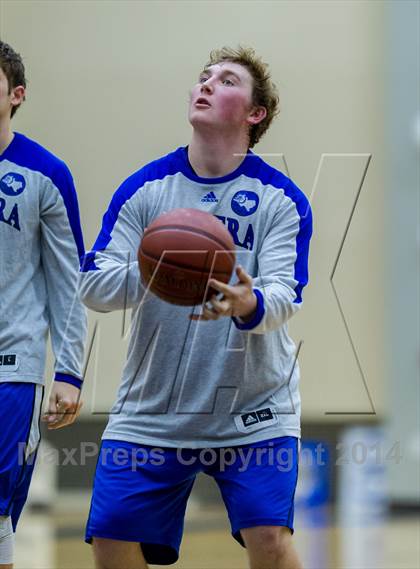 Thumbnail 2 in La Vernia vs. Bandera (UIL 3A Bi-District) photogallery.