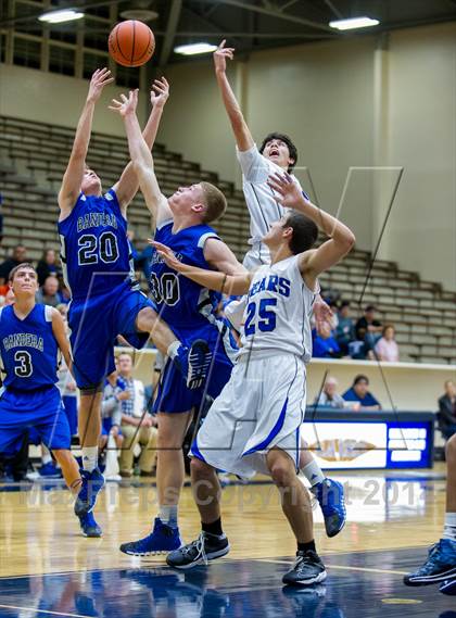 Thumbnail 2 in La Vernia vs. Bandera (UIL 3A Bi-District) photogallery.