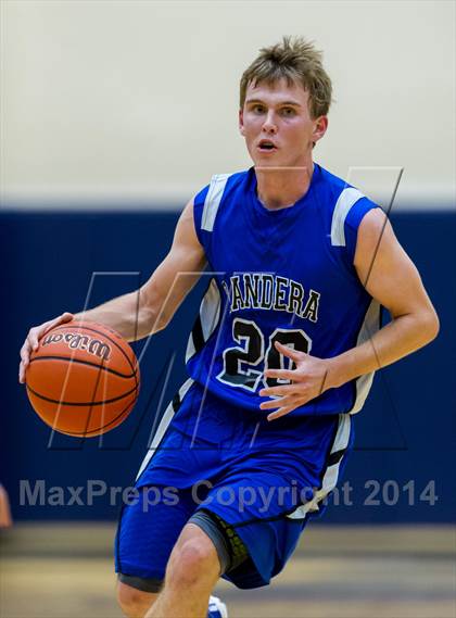 Thumbnail 2 in La Vernia vs. Bandera (UIL 3A Bi-District) photogallery.