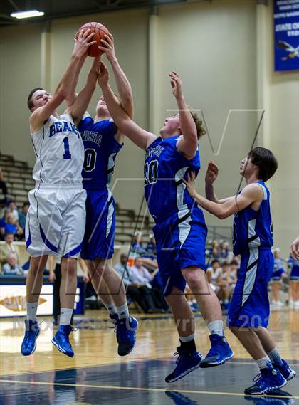 Thumbnail 1 in La Vernia vs. Bandera (UIL 3A Bi-District) photogallery.