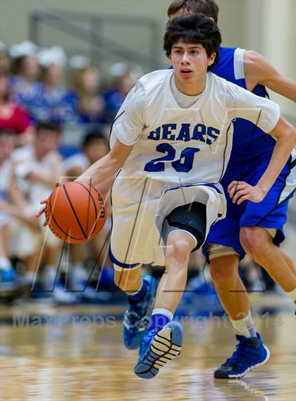 Thumbnail 1 in La Vernia vs. Bandera (UIL 3A Bi-District) photogallery.