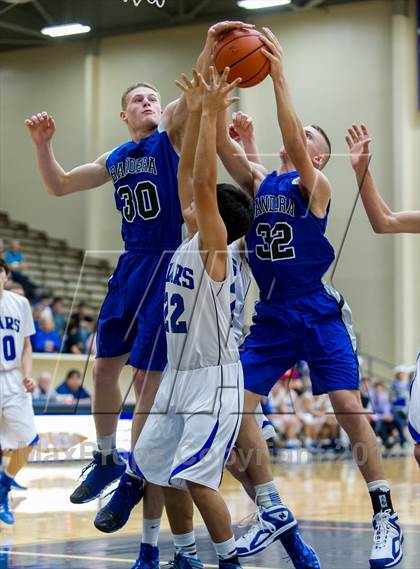 Thumbnail 1 in La Vernia vs. Bandera (UIL 3A Bi-District) photogallery.