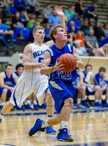 Thumbnail 1 in La Vernia vs. Bandera (UIL 3A Bi-District) photogallery.