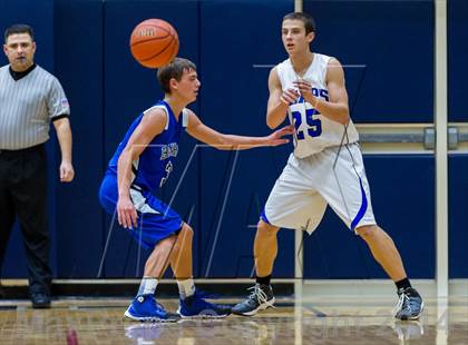 Thumbnail 3 in La Vernia vs. Bandera (UIL 3A Bi-District) photogallery.