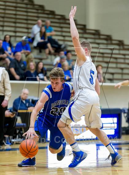 Thumbnail 1 in La Vernia vs. Bandera (UIL 3A Bi-District) photogallery.