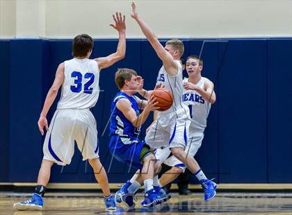 Thumbnail 1 in La Vernia vs. Bandera (UIL 3A Bi-District) photogallery.