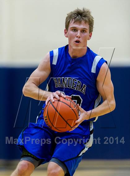 Thumbnail 3 in La Vernia vs. Bandera (UIL 3A Bi-District) photogallery.