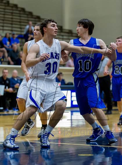 Thumbnail 2 in La Vernia vs. Bandera (UIL 3A Bi-District) photogallery.