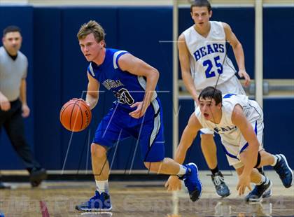 Thumbnail 1 in La Vernia vs. Bandera (UIL 3A Bi-District) photogallery.