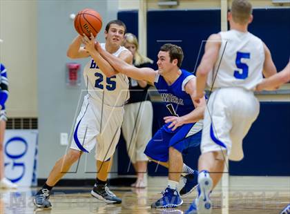 Thumbnail 3 in La Vernia vs. Bandera (UIL 3A Bi-District) photogallery.