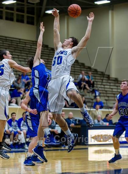 Thumbnail 2 in La Vernia vs. Bandera (UIL 3A Bi-District) photogallery.