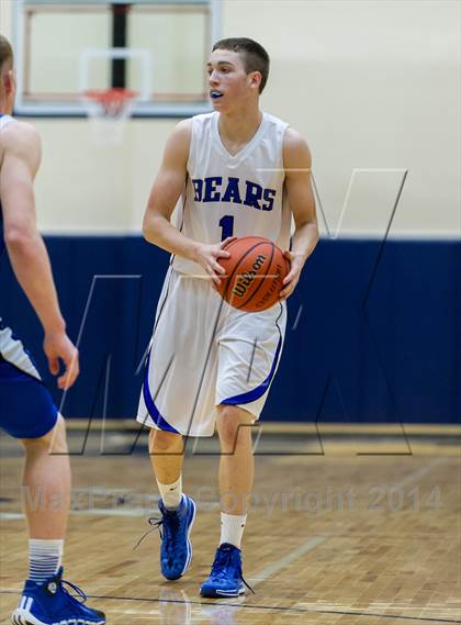 Thumbnail 2 in La Vernia vs. Bandera (UIL 3A Bi-District) photogallery.