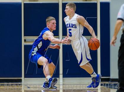 Thumbnail 2 in La Vernia vs. Bandera (UIL 3A Bi-District) photogallery.