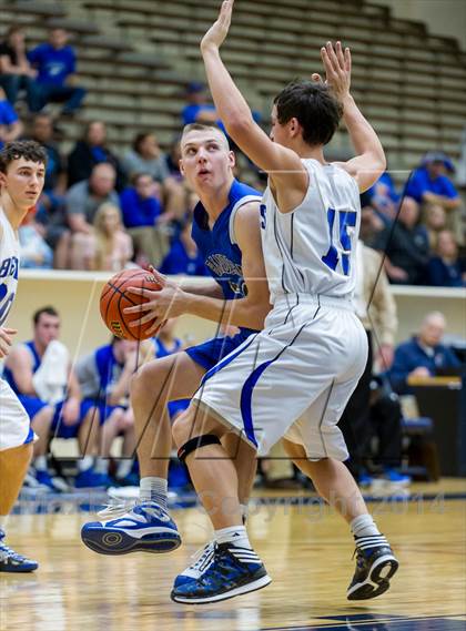 Thumbnail 3 in La Vernia vs. Bandera (UIL 3A Bi-District) photogallery.