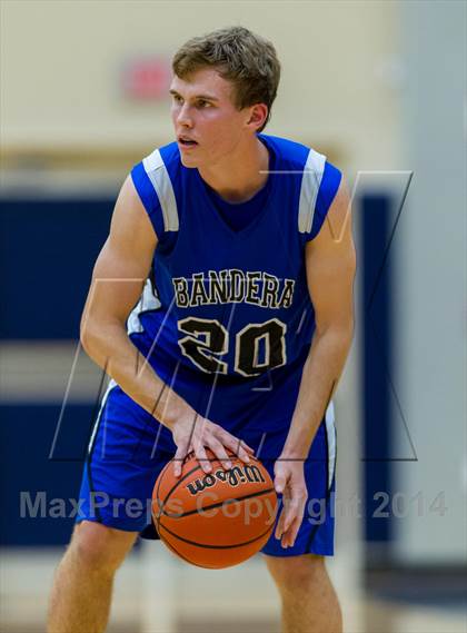 Thumbnail 1 in La Vernia vs. Bandera (UIL 3A Bi-District) photogallery.