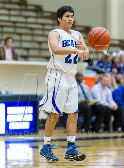 Thumbnail 3 in La Vernia vs. Bandera (UIL 3A Bi-District) photogallery.