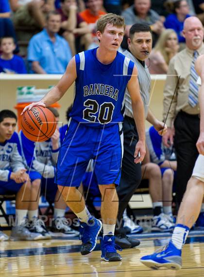 Thumbnail 1 in La Vernia vs. Bandera (UIL 3A Bi-District) photogallery.