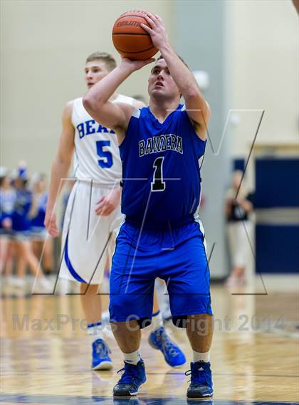 Thumbnail 3 in La Vernia vs. Bandera (UIL 3A Bi-District) photogallery.