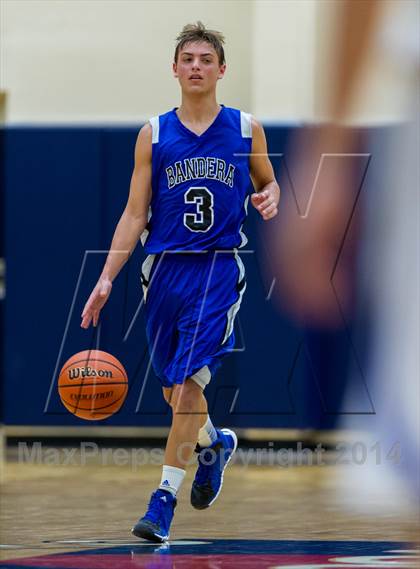 Thumbnail 2 in La Vernia vs. Bandera (UIL 3A Bi-District) photogallery.