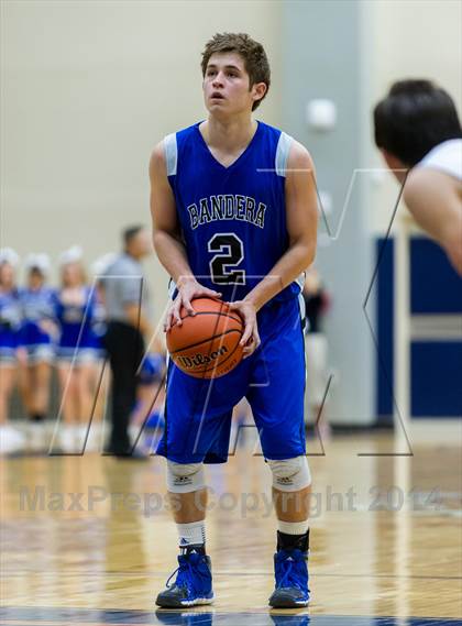 Thumbnail 3 in La Vernia vs. Bandera (UIL 3A Bi-District) photogallery.