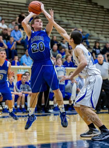 Thumbnail 2 in La Vernia vs. Bandera (UIL 3A Bi-District) photogallery.