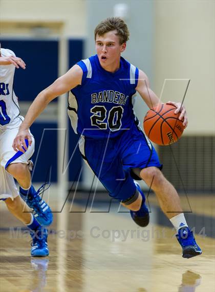 Thumbnail 3 in La Vernia vs. Bandera (UIL 3A Bi-District) photogallery.