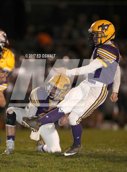 Thumbnail 1 in Middletown vs. Kelseyville (CIF NCS D5 Semifinal) photogallery.