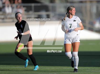Thumbnail 3 in Dripping Springs vs. Cedar Park (UIL 5A Regional Quarterfinal Playoff) photogallery.