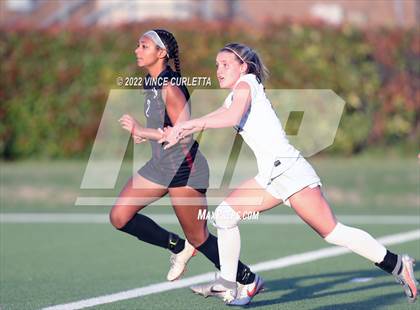 Thumbnail 2 in Dripping Springs vs. Cedar Park (UIL 5A Regional Quarterfinal Playoff) photogallery.