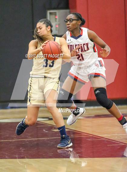 Thumbnail 2 in Yucaipa vs. Great Oak (Mustang Tip-Off Classic) photogallery.