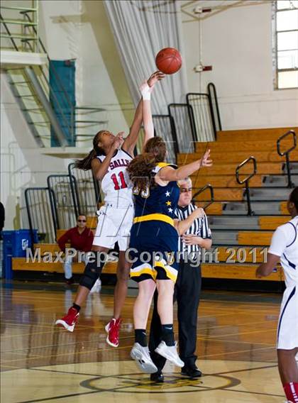 Thumbnail 2 in La Salle vs Menlo (Santa Barbara Tournament of Champions) photogallery.