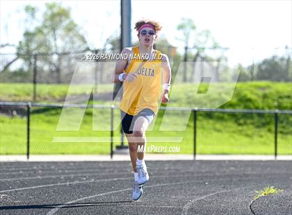 Thumbnail 1 in Muncie Central Duals (4 x 800 Meter Relay) photogallery.