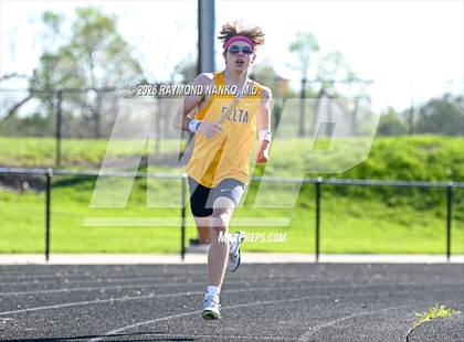 Thumbnail 2 in Muncie Central Duals (4 x 800 Meter Relay) photogallery.