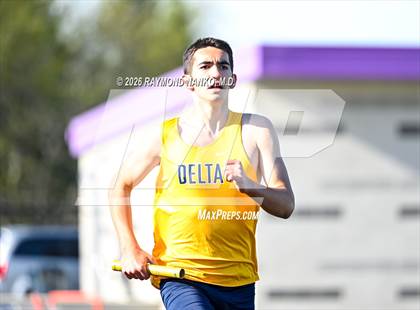 Thumbnail 2 in Muncie Central Duals (4 x 800 Meter Relay) photogallery.