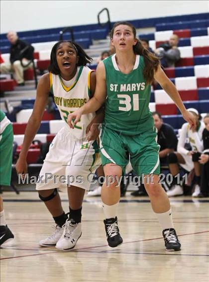 Thumbnail 3 in St. Mary's vs. Memphis Central (Nike Tournament of Champions) photogallery.