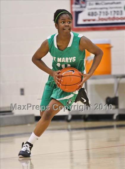 Thumbnail 1 in St. Mary's vs. Memphis Central (Nike Tournament of Champions) photogallery.