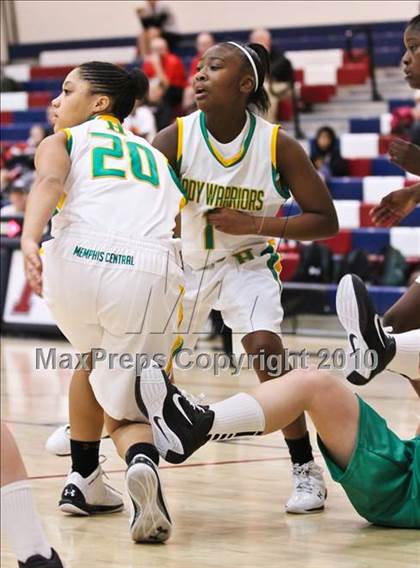 Thumbnail 3 in St. Mary's vs. Memphis Central (Nike Tournament of Champions) photogallery.