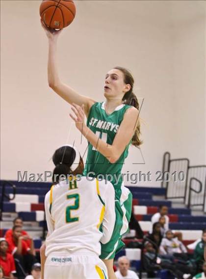 Thumbnail 2 in St. Mary's vs. Memphis Central (Nike Tournament of Champions) photogallery.