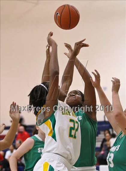 Thumbnail 3 in St. Mary's vs. Memphis Central (Nike Tournament of Champions) photogallery.