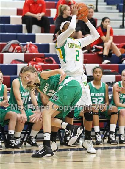 Thumbnail 2 in St. Mary's vs. Memphis Central (Nike Tournament of Champions) photogallery.