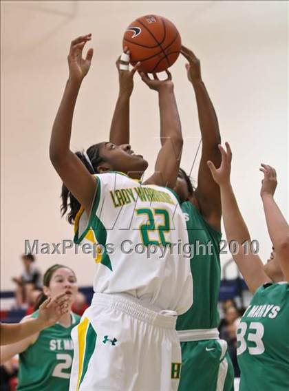 Thumbnail 2 in St. Mary's vs. Memphis Central (Nike Tournament of Champions) photogallery.