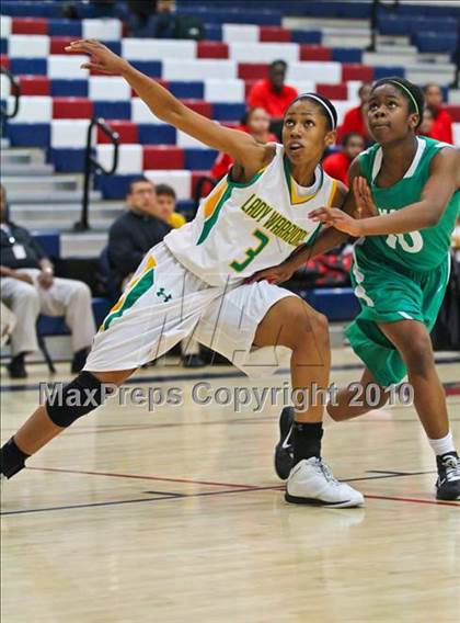 Thumbnail 3 in St. Mary's vs. Memphis Central (Nike Tournament of Champions) photogallery.