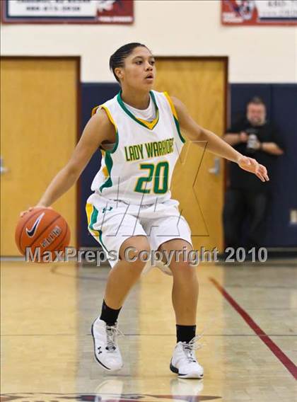 Thumbnail 3 in St. Mary's vs. Memphis Central (Nike Tournament of Champions) photogallery.