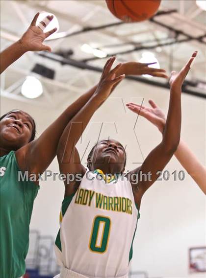 Thumbnail 1 in St. Mary's vs. Memphis Central (Nike Tournament of Champions) photogallery.